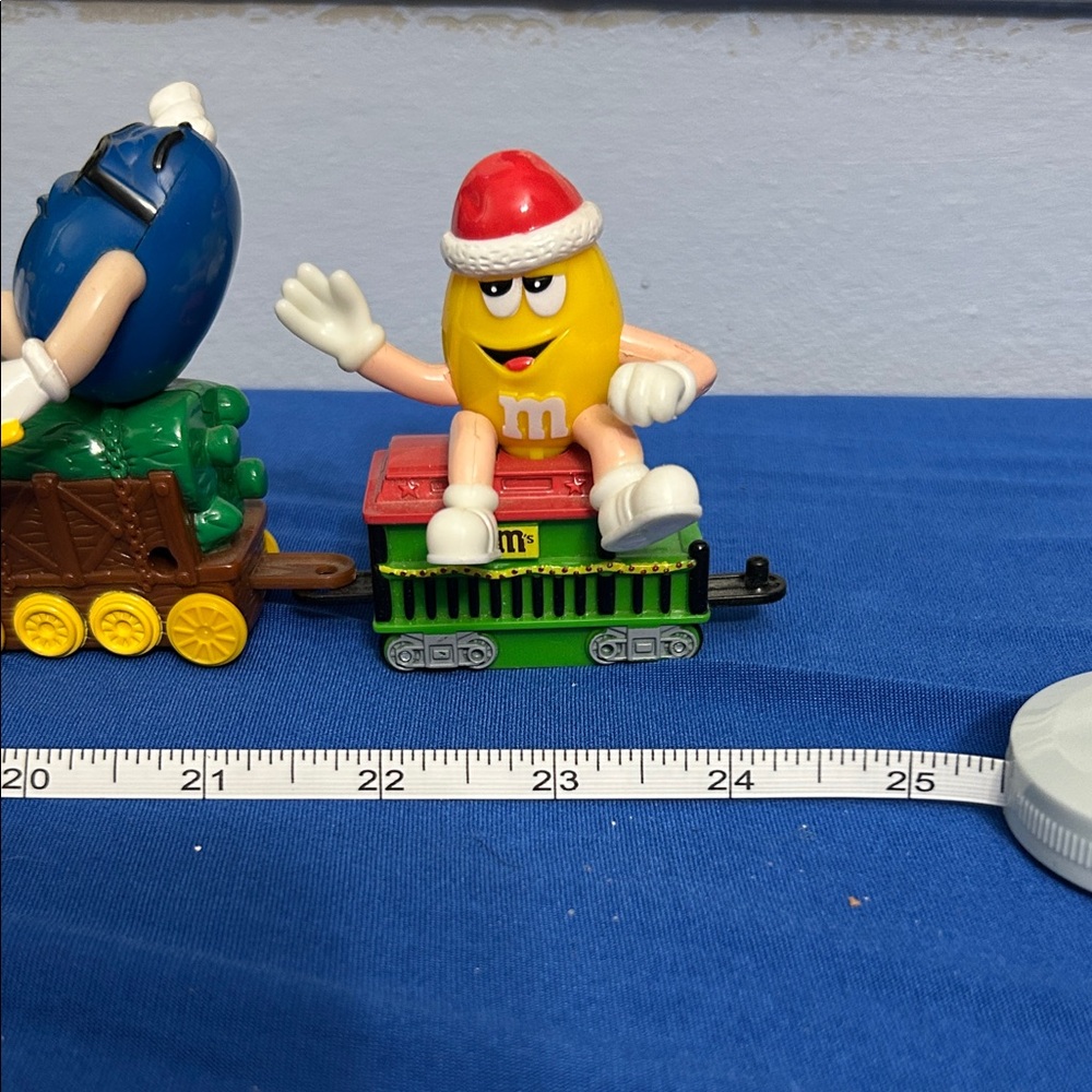M&M'S Holiday Train Set - Picture 3 of 11